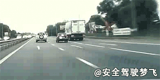 高速爆胎车上路怎么办_高速上面爆胎_车爆胎在高速上